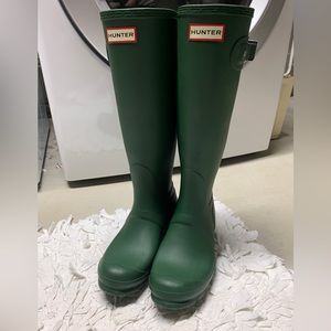 Tall Hunter Rainboots in Matte Green.